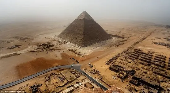 Alt: Great Pyramid of Khufu and Pyramids of Giza during VIP tour from Sharm El Sheikh
